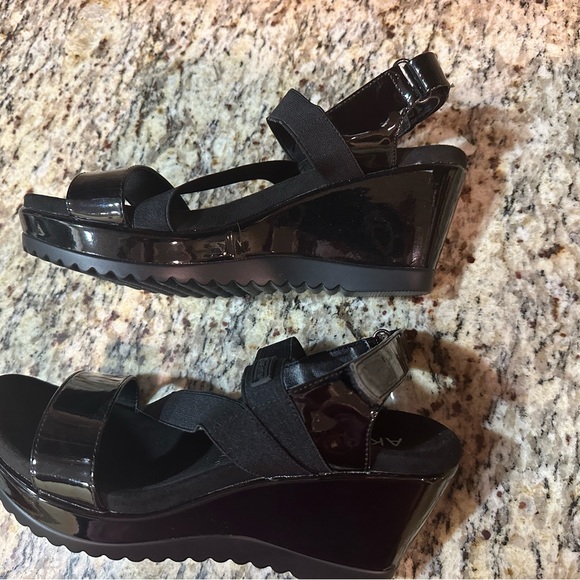 NEW Anne Klein iflex Black Patent Wedge Sandals Size 8 - Picture 6 of 9